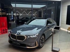 -上海宝信宝马4S店