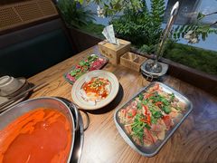 -野山舂·贵州现舂酸汤火锅(鸿通城店)