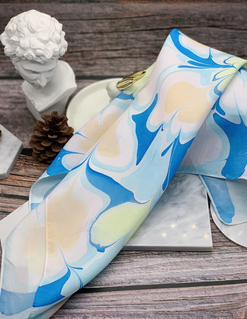 生日给妈妈亲手做了条水拓丝巾