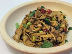 干锅笋干五花肉-新一家农家菜(华景新城店)
