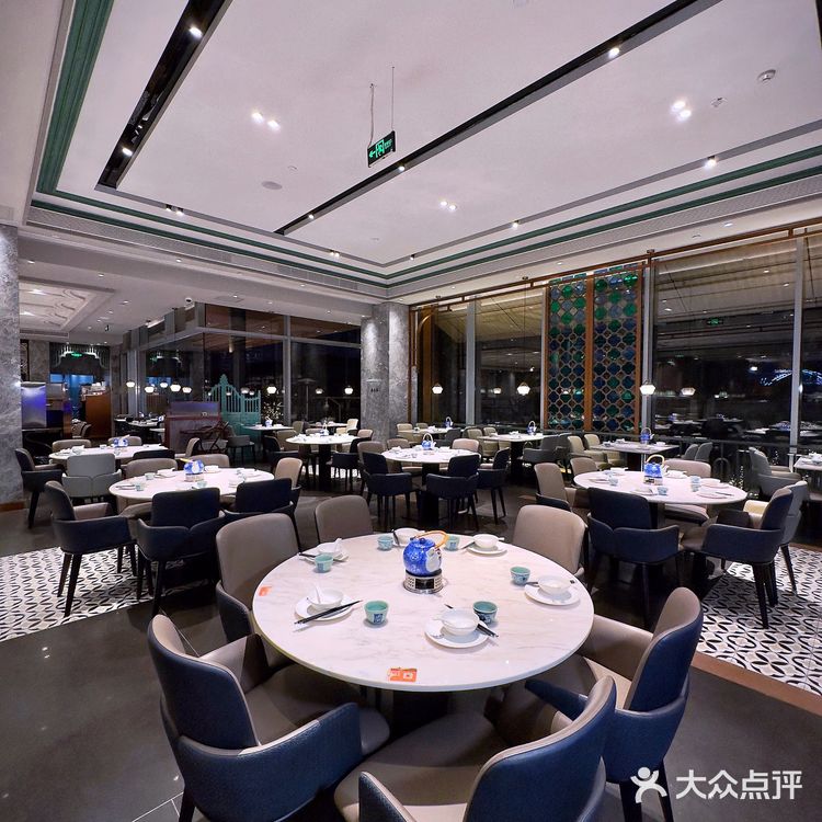 成都排队王～广州百年老字号陶陶居来成都啦