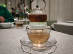 大厅堂煮福鼎老白茶-甬府小鲜(万象城店)