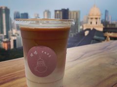 拿鐵-塔顶·Cafe·日啡夜酒(北京路店)