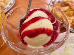 树莓果酱冰激凌-萨莉亚意式餐厅(深圳北站店)