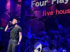 -FOUR PLAY BAR