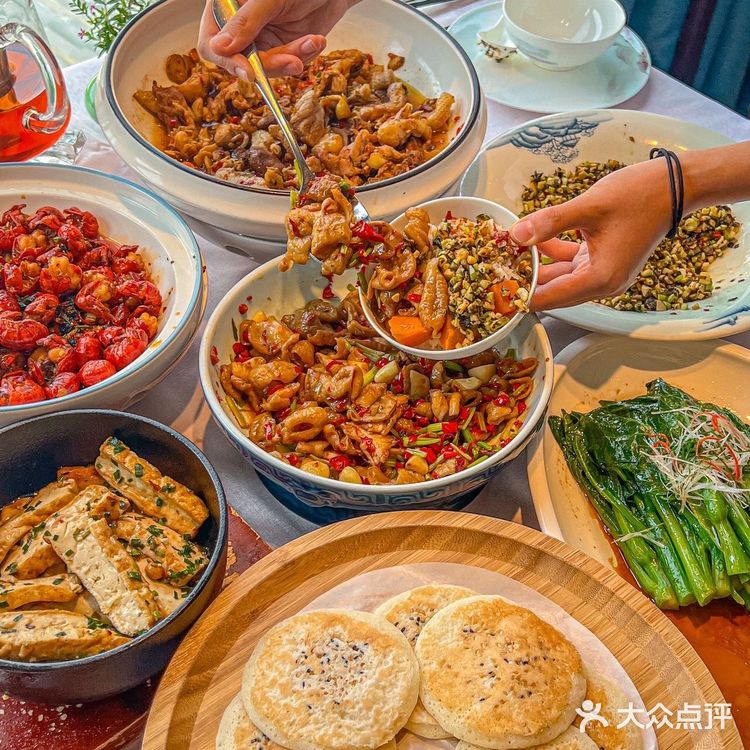 长沙岳麓山下Zui好吃湘菜馆子‼️肥肠拌饭香哭[流泪]