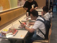 -麦当劳(轻轨曹杨路店)