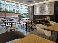大堂-龙治汉堡(中华城店)