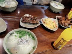 -亮亮面馆(经六路店)