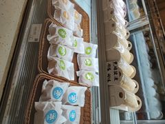 -顶东面包花园·生日蛋糕(世博店)