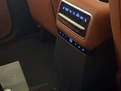 -理想汽车(世纪汇店)
