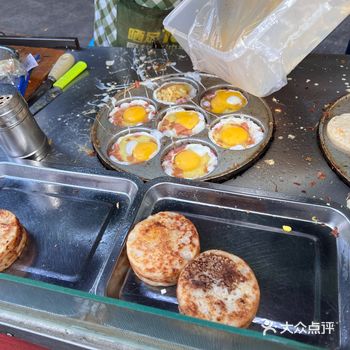 上官鸡蛋汉堡 风很大 特地跑去吃 加香肠一个五块