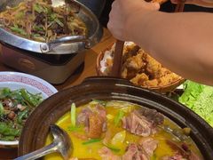 -帅巴人舅母子腊蹄民俗村