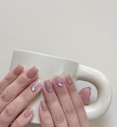 -花岐款式专研健康美甲沙龙