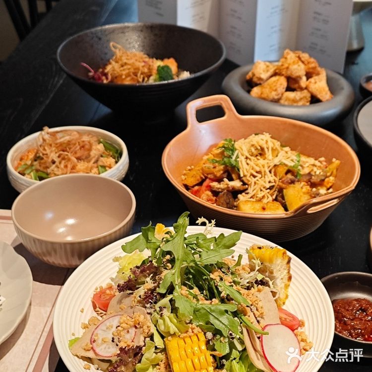 走进成都这家宋式美学素食餐厅