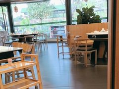 -茅草房·河畔园林火锅