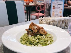 青酱奶油鸡腿面-Dazzling Cafe 蜜糖吐司专卖店